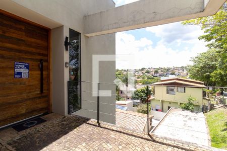 Casa de condomínio à venda com 567m², 4 quartos e 4 vagas Casa de condomínio à venda com 567m², 4 quartos e 4 vagasFachada da Casa