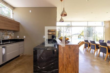 Casa de condomínio à venda com 567m², 4 quartos e 4 vagas Casa de condomínio à venda com 567m², 4 quartos e 4 vagasCozinha