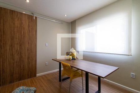 Casa de condomínio à venda com 567m², 4 quartos e 4 vagas Casa de condomínio à venda com 567m², 4 quartos e 4 vagasQuarto 4