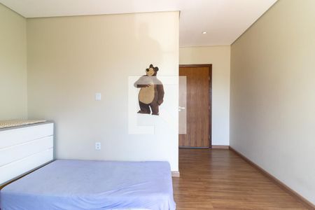 Casa de condomínio à venda com 567m², 4 quartos e 4 vagas Casa de condomínio à venda com 567m², 4 quartos e 4 vagasQuarto 3