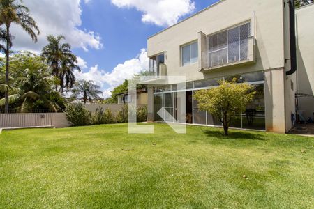 Casa de condomínio à venda com 567m², 4 quartos e 4 vagas Casa de condomínio à venda com 567m², 4 quartos e 4 vagasÁrea comum