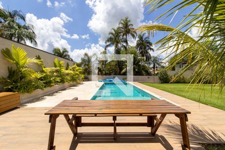 Casa de condomínio à venda com 567m², 4 quartos e 4 vagas Casa de condomínio à venda com 567m², 4 quartos e 4 vagasÁrea comum