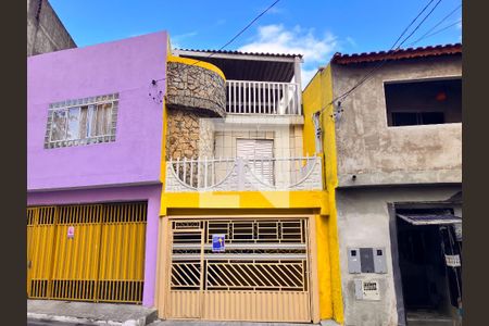 Casa para alugar com 220m², 2 quartos e 1 vaga Casa para alugar com 220m², 2 quartos e 1 vagaFachada