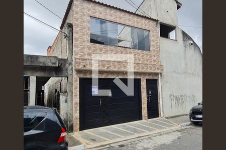Casa para alugar com 180m², 4 quartos e 1 vaga Casa para alugar com 180m², 4 quartos e 1 vagaFachada do imóvel com placa QuintoAndar