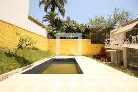 Casa à venda com 300m², 6 quartos e 2 vagasQuintal 