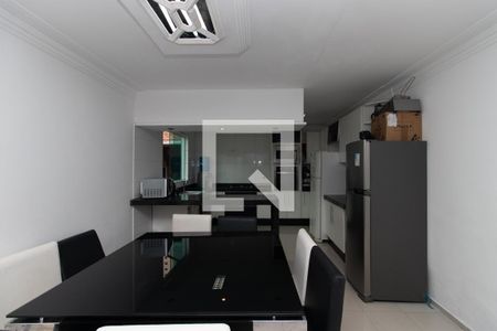 Casa à venda com 200m², 4 quartos e sem vagaCozinha e Copa