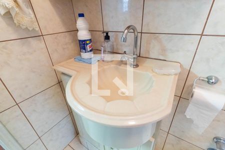 Casa à venda com 150m², 4 quartos e 1 vaga Casa à venda com 150m², 4 quartos e 1 vagaBanheiro 2