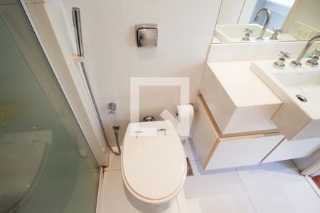 Casa à venda com 205m², 4 quartos e 3 vagas Casa à venda com 205m², 4 quartos e 3 vagasBanheiro da Suíte 2