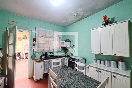 Casa à venda com 250m², 2 quartos e 4 vagas Casa à venda com 250m², 2 quartos e 4 vagasCozinha