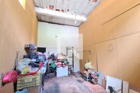 Casa à venda com 250m², 2 quartos e 4 vagas Casa à venda com 250m², 2 quartos e 4 vagasGaragem