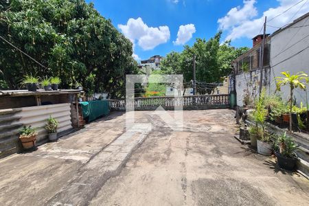 Casa à venda com 250m², 2 quartos e 4 vagas Casa à venda com 250m², 2 quartos e 4 vagasQuintal