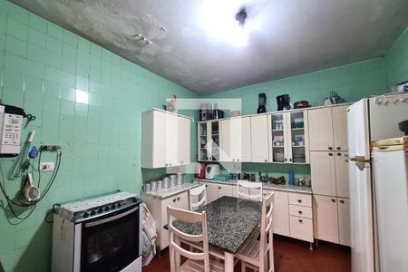 Casa à venda com 250m², 2 quartos e 4 vagas Casa à venda com 250m², 2 quartos e 4 vagasCozinha