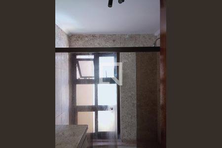 Apartamento à venda com 213m², 3 quartos e 4 vagas Apartamento à venda com 213m², 3 quartos e 4 vagasBanheiro suíte 2