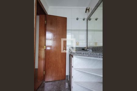 Apartamento à venda com 213m², 3 quartos e 4 vagas Apartamento à venda com 213m², 3 quartos e 4 vagasBanheiro suíte 3