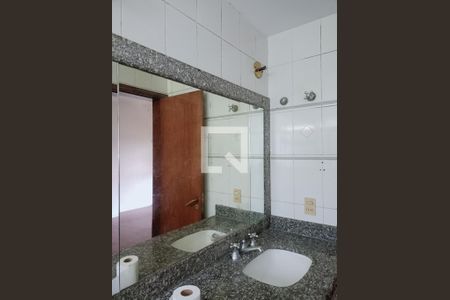 Apartamento à venda com 213m², 3 quartos e 4 vagas Apartamento à venda com 213m², 3 quartos e 4 vagasBanheiro suíte 1