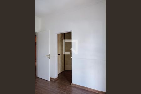 Apartamento à venda com 213m², 3 quartos e 4 vagas Apartamento à venda com 213m², 3 quartos e 4 vagasSuíte 2