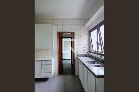 Apartamento à venda com 213m², 3 quartos e 4 vagas Apartamento à venda com 213m², 3 quartos e 4 vagasCozinha - Armários