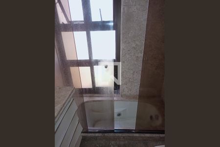 Apartamento à venda com 213m², 3 quartos e 4 vagas Apartamento à venda com 213m², 3 quartos e 4 vagasBanheiro suíte 2