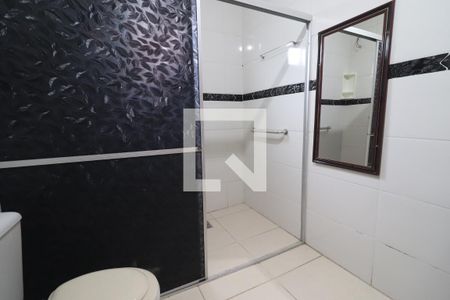 Casa à venda com 219m², 2 quartos e 1 vagaCasa da Frente - Banheiro