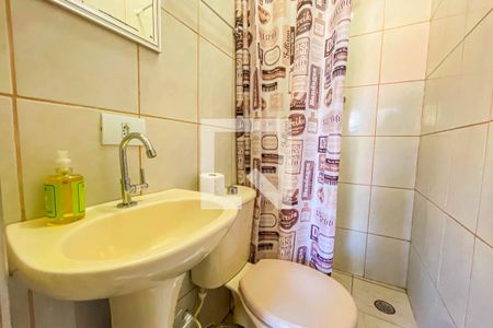 Banheiro de kitnet/studio para alugar com 1 quarto, 18m² em Santo Amaro, São Paulo