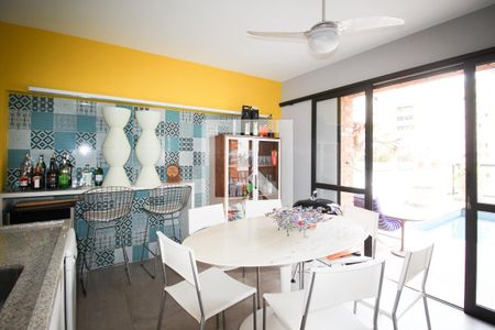 Apartamento à venda com 180m², 2 quartos e 2 vagasCozinha 2