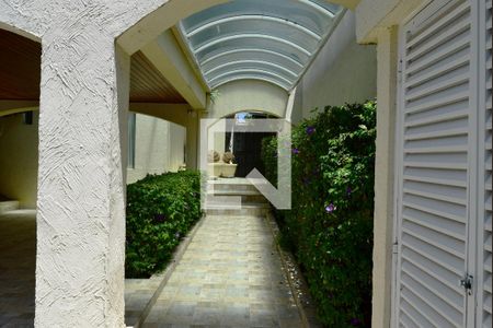 Casa para alugar com 411m², 4 quartos e 2 vagasCorredor de entrada