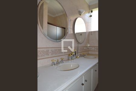 Casa para alugar com 411m², 4 quartos e 2 vagasBanheiro Suíte 1