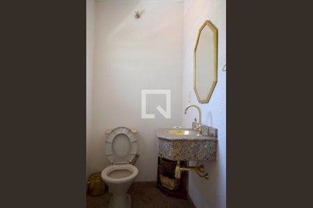 Casa para alugar com 411m², 4 quartos e 2 vagasBanheiro da edícula