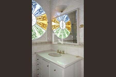 Casa para alugar com 411m², 4 quartos e 2 vagasBanheiro Suíte 2