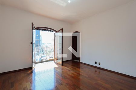 Casa à venda com 220m², 4 quartos e 5 vagasSuíte 1