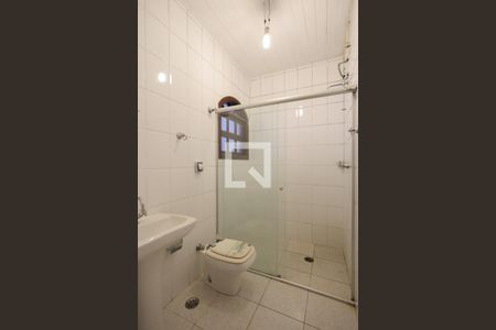 Casa à venda com 220m², 4 quartos e 5 vagasBanheiro da Suíte 2