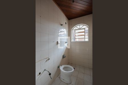 Casa à venda com 220m², 4 quartos e 5 vagasLavabo da garagem