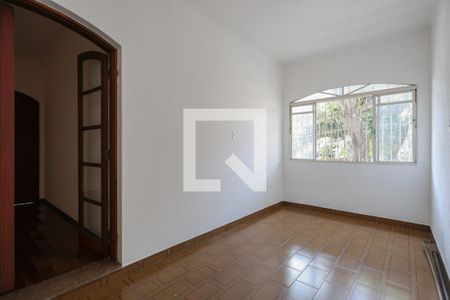 Casa à venda com 220m², 4 quartos e 5 vagasSuíte 2