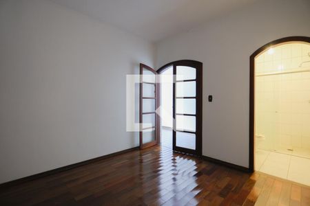 Casa à venda com 220m², 4 quartos e 5 vagasSuíte 2