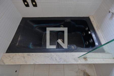 Casa à venda com 220m², 4 quartos e 5 vagasBanheiro da Suíte 1