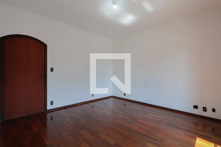 Casa à venda com 220m², 4 quartos e 5 vagasSuíte 1