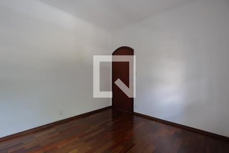 Casa à venda com 220m², 4 quartos e 5 vagasQuarto 1