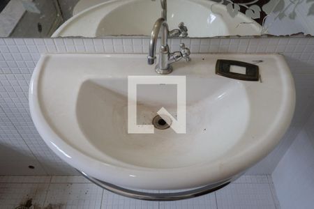 Casa à venda com 220m², 4 quartos e 5 vagasBanheiro da Suíte 1