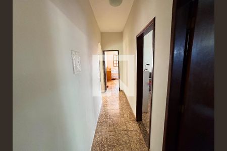 Casa à venda com 360m², 3 quartos e 3 vagasCorredor 