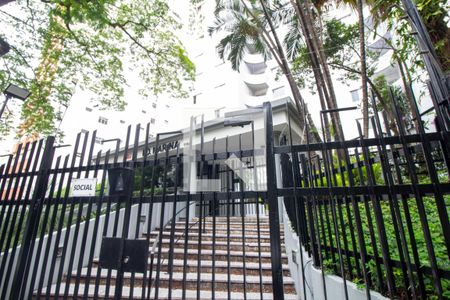 Apartamento à venda com 129m², 3 quartos e 3 vagas Apartamento à venda com 129m², 3 quartos e 3 vagasFachada e portaria