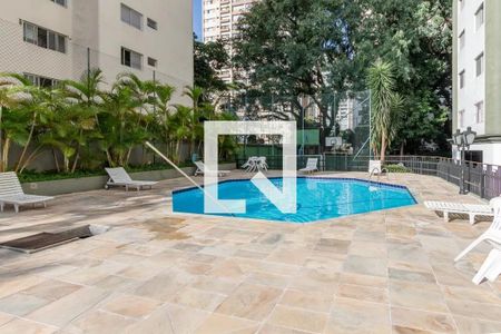 Apartamento à venda com 129m², 3 quartos e 3 vagas Apartamento à venda com 129m², 3 quartos e 3 vagasÁrea comum - Piscina