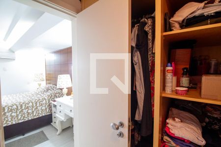 Apartamento à venda com 129m², 3 quartos e 3 vagas Apartamento à venda com 129m², 3 quartos e 3 vagasCloset da suíte 2