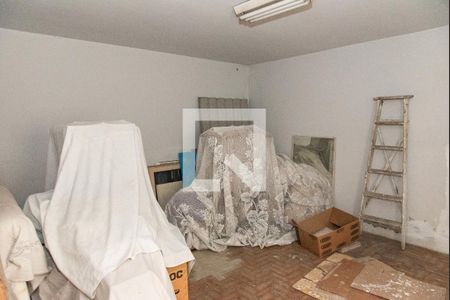 Casa à venda com 140m², 2 quartos e 2 vagas Casa à venda com 140m², 2 quartos e 2 vagasPorão - sala