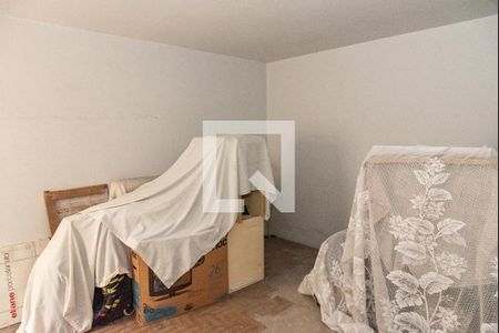Casa à venda com 140m², 2 quartos e 2 vagas Casa à venda com 140m², 2 quartos e 2 vagasPorão - sala