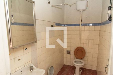 Casa à venda com 140m², 2 quartos e 2 vagas Casa à venda com 140m², 2 quartos e 2 vagasPorão - banheiro