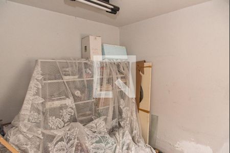 Casa à venda com 140m², 2 quartos e 2 vagas Casa à venda com 140m², 2 quartos e 2 vagasPorão - quarto