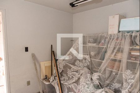 Casa à venda com 140m², 2 quartos e 2 vagas Casa à venda com 140m², 2 quartos e 2 vagasPorão - quarto