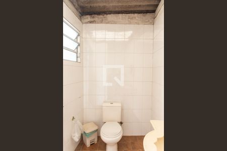 Casa à venda com 140m², 2 quartos e 2 vagas Casa à venda com 140m², 2 quartos e 2 vagasBanheiro de serviço