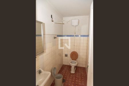 Casa à venda com 140m², 2 quartos e 2 vagas Casa à venda com 140m², 2 quartos e 2 vagasPorão - banheiro