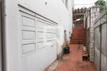 Casa à venda com 140m², 2 quartos e 2 vagas Casa à venda com 140m², 2 quartos e 2 vagasCorredor